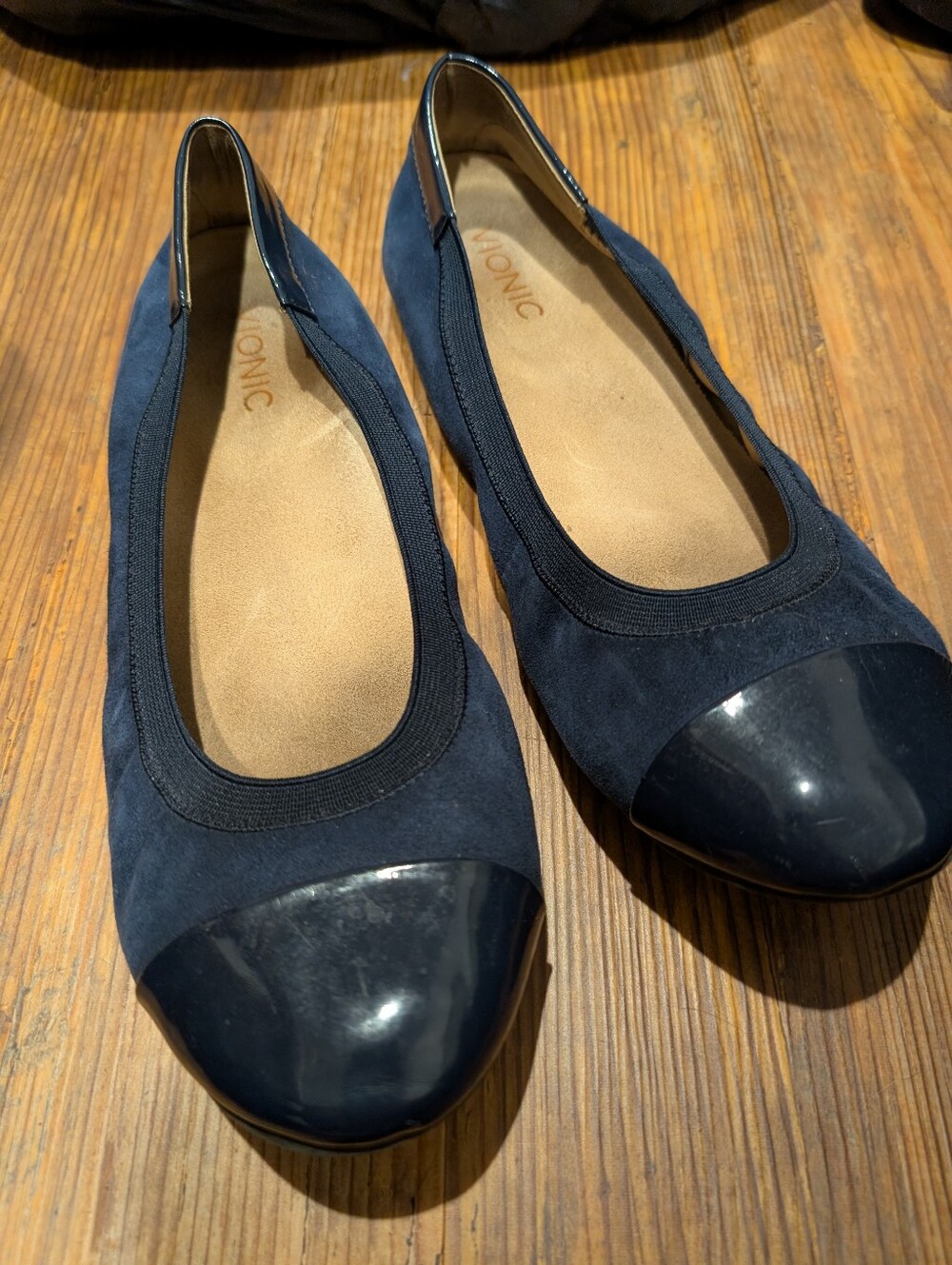 ✨MOVING SALE THIS WEEK ONLY✨ Vionic Navy Suede and Patent Cap-Toe Ballet Flats